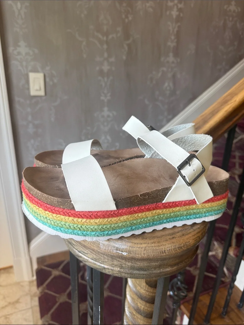 DIRTY LAUNDRY white rainbow, striped platform sandals very good condition 9.5